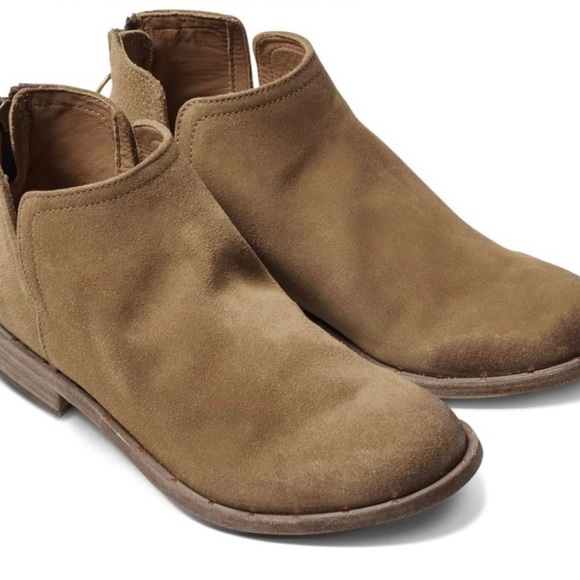 Beek Falcon Suede Ankle Boot NWOB size 10 on shoe, but more like a 12 - Picture 8 of 8